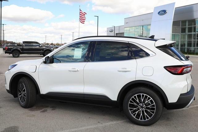 Photo of 2025 White Ford Escape