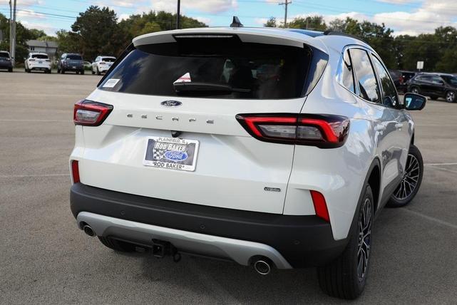 Photo of 2025 White Ford Escape