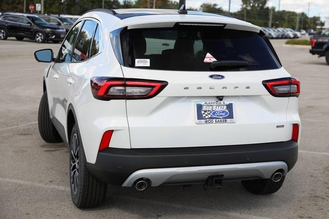 Photo of 2025 White Ford Escape