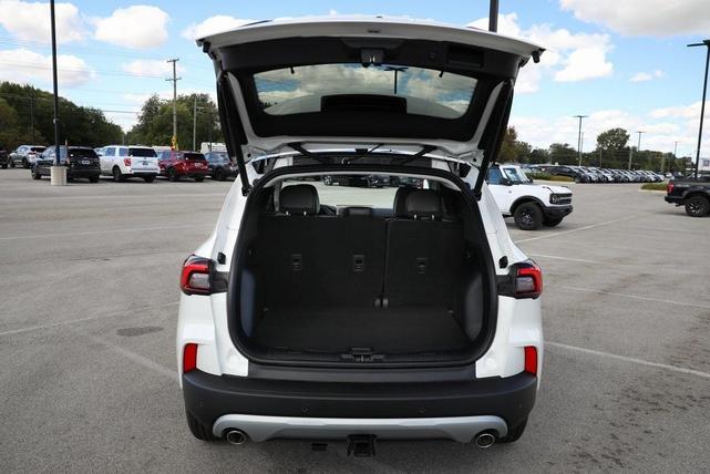 Photo of 2025 White Ford Escape