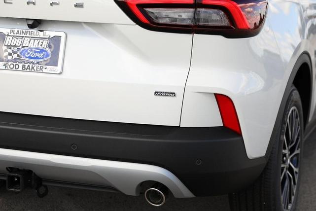 Photo of 2025 White Ford Escape
