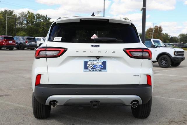 Photo of 2025 White Ford Escape