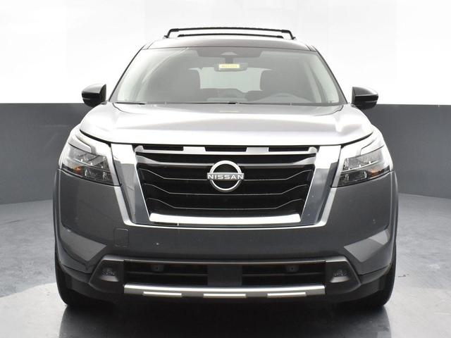 Photo of 2025 2t Gun Blk Roof Nissan Pathfinder