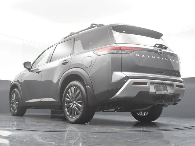 Photo of 2025 2t Gun Blk Roof Nissan Pathfinder