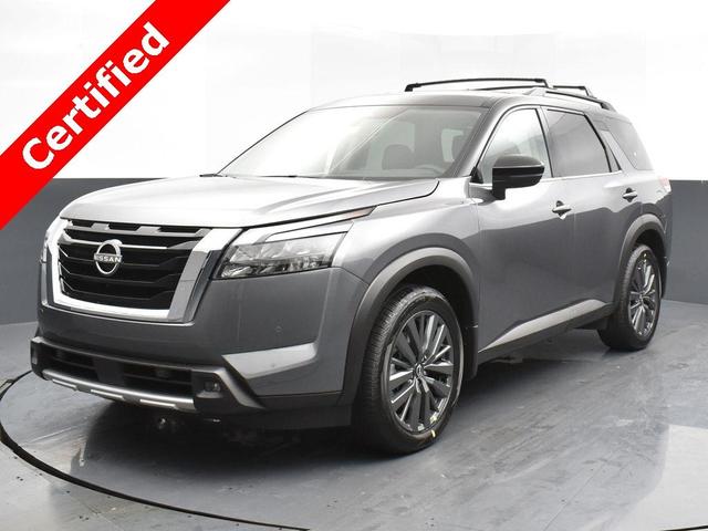 Photo of 2025 2t Gun Blk Roof Nissan Pathfinder