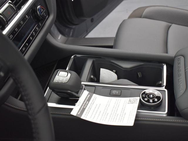 Photo of 2025 2t Gun Blk Roof Nissan Pathfinder