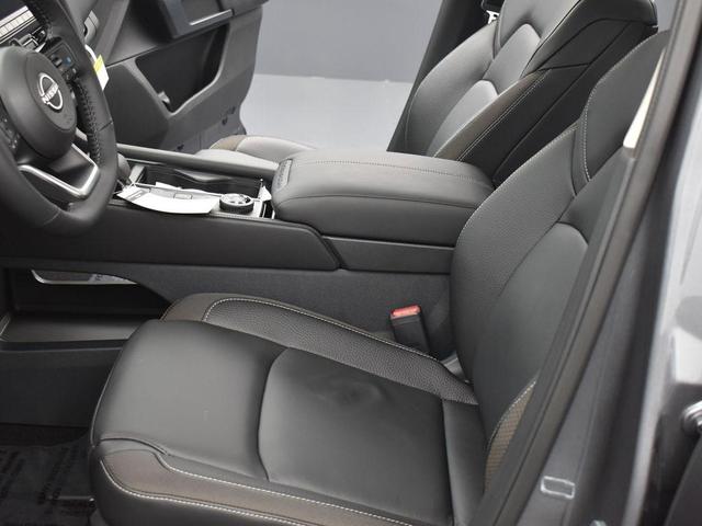 Photo of 2025 2t Gun Blk Roof Nissan Pathfinder