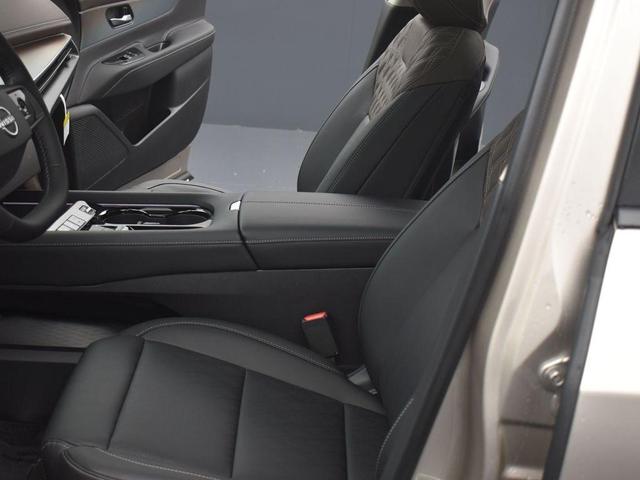 Photo of 2025 Champagne Silve Nissan Murano