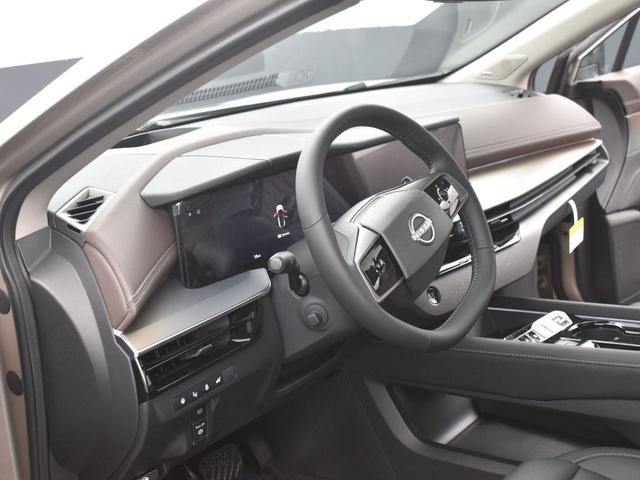 Photo of 2025 Champagne Silve Nissan Murano