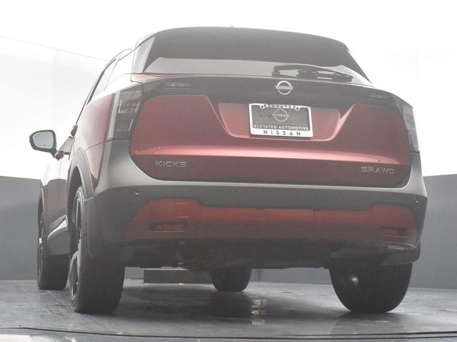 Photo of 2025 2t Red Blk Roof Nissan Kicks