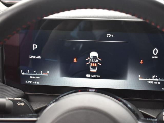 Photo of 2025 2t Red Blk Roof Nissan Kicks