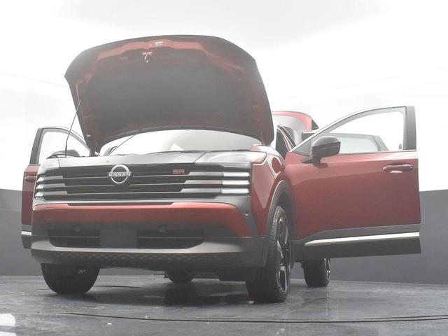 Photo of 2025 2t Red Blk Roof Nissan Kicks