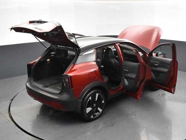 Photo of 2025 2t Red Blk Roof Nissan Kicks