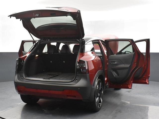 Photo of 2025 2t Red Blk Roof Nissan Kicks