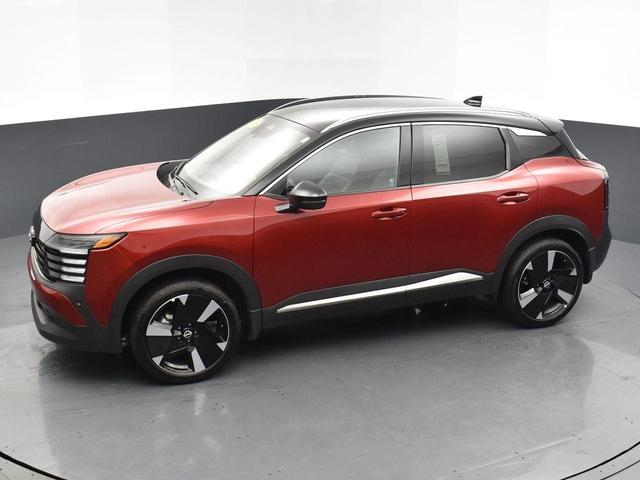 Photo of 2025 2t Red Blk Roof Nissan Kicks