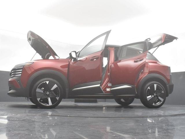 Photo of 2025 2t Red Blk Roof Nissan Kicks