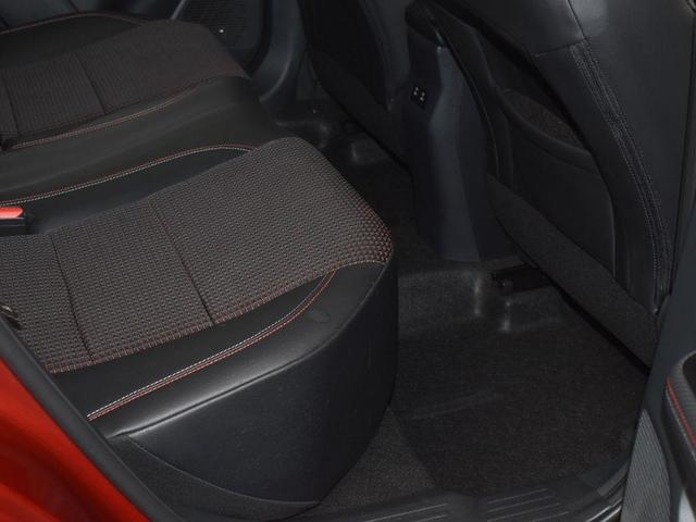 Photo of 2025 2t Red Blk Roof Nissan Kicks