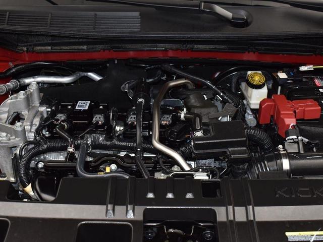Photo of 2025 2t Red Blk Roof Nissan Kicks