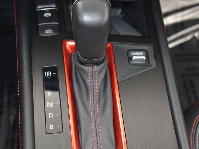 Photo of 2025 2t Red Blk Roof Nissan Kicks