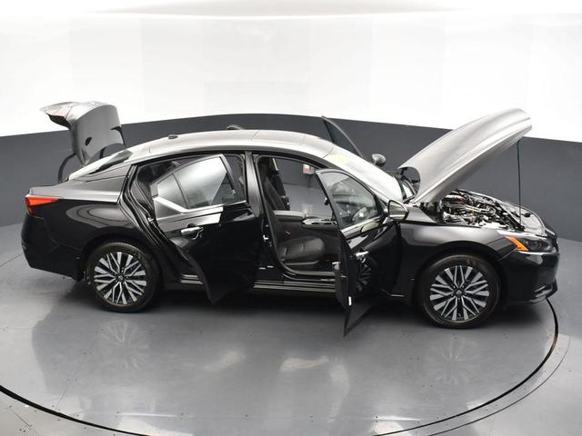 Photo of 2024 Super Black Nissan Altima