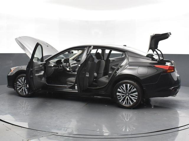 Photo of 2024 Super Black Nissan Altima