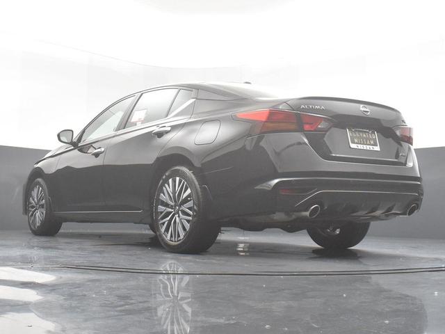 Photo of 2024 Super Black Nissan Altima