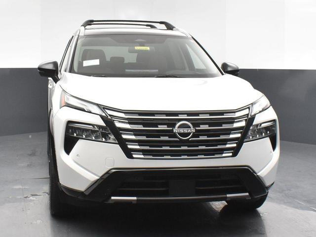 Photo of 2026 White / Black Nissan Rogue
