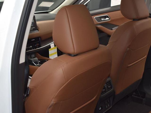 Photo of 2026 White / Black Nissan Rogue