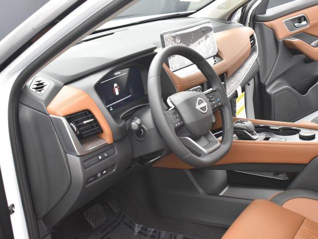 Photo of 2026 White / Black Nissan Rogue
