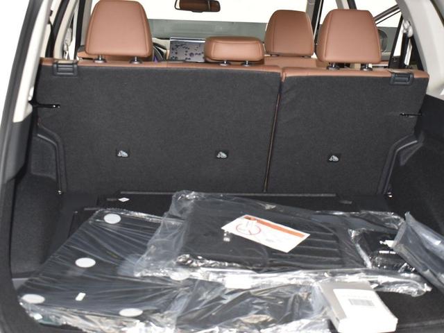 Photo of 2026 White / Black Nissan Rogue