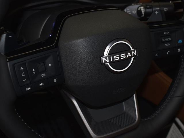 Photo of 2026 White / Black Nissan Rogue