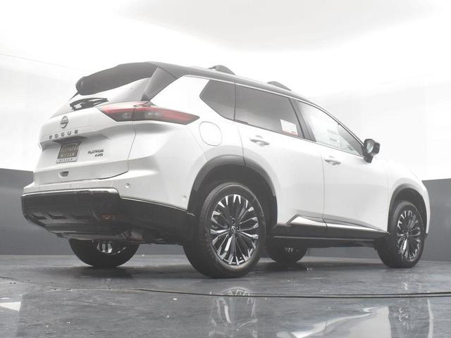 Photo of 2026 White / Black Nissan Rogue