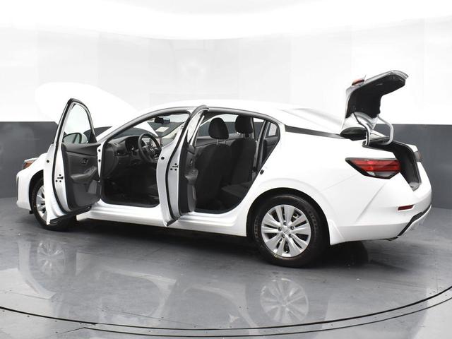 Photo of 2025 Cloud White Nissan Sentra