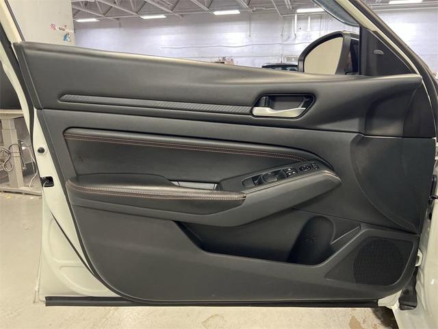 Photo of 2021 White Nissan Altima