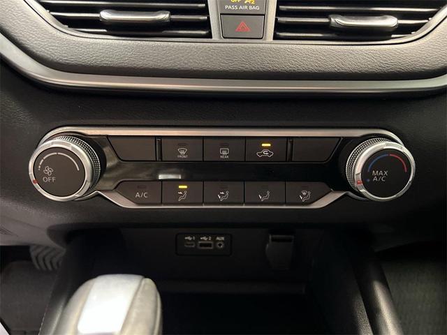Photo of 2021 White Nissan Altima