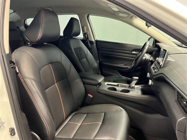 Photo of 2021 White Nissan Altima