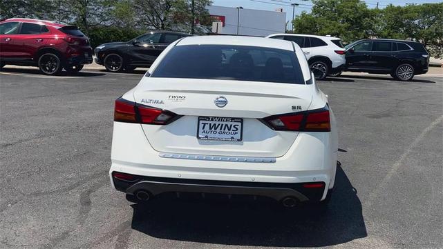 Photo of 2021 White Nissan Altima