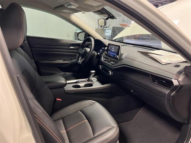Photo of 2021 White Nissan Altima