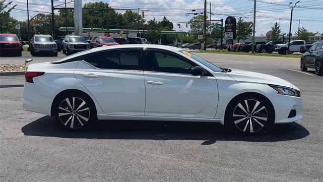 Photo of 2021 White Nissan Altima