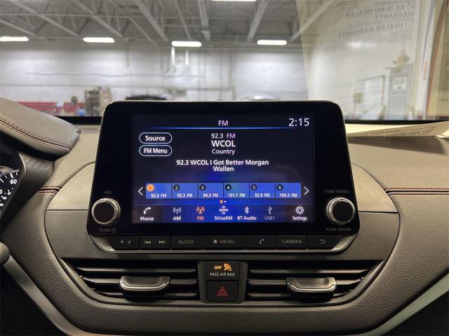 Photo of 2021 White Nissan Altima