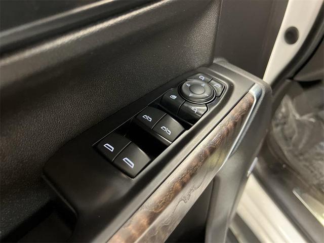 Photo of 2021 White GMC Sierra 1500
