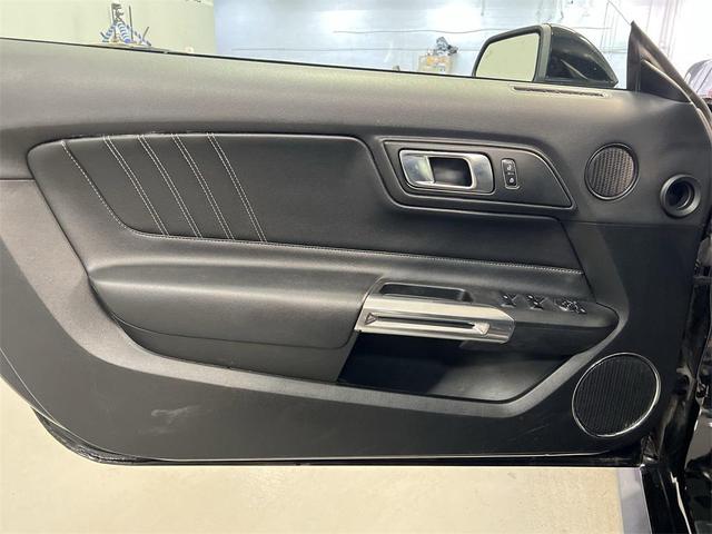 Photo of 2023 Black Ford Mustang