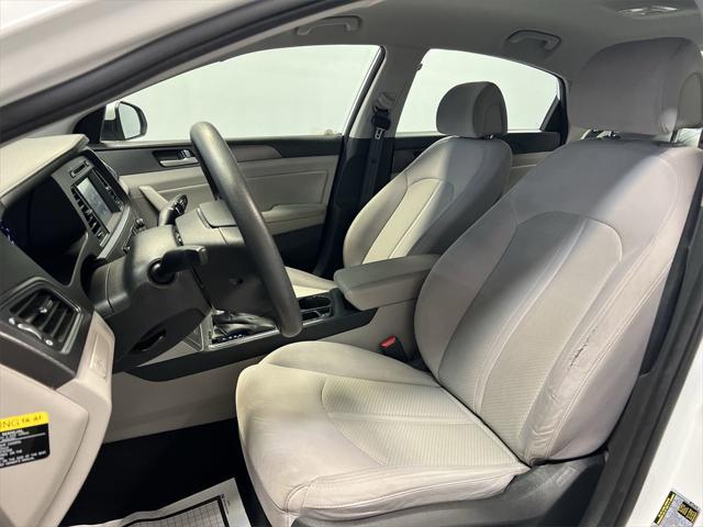 Photo of 2017 White Hyundai SONATA