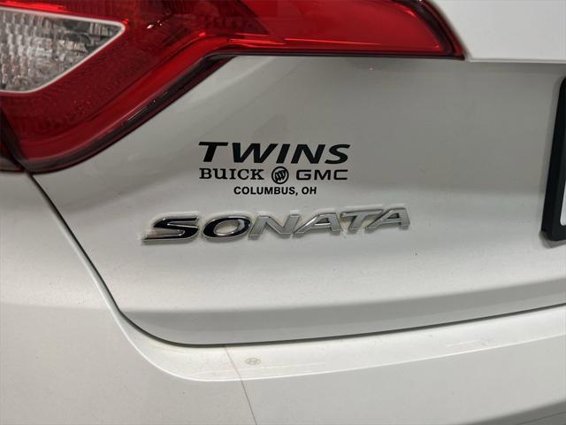 Photo of 2017 White Hyundai SONATA