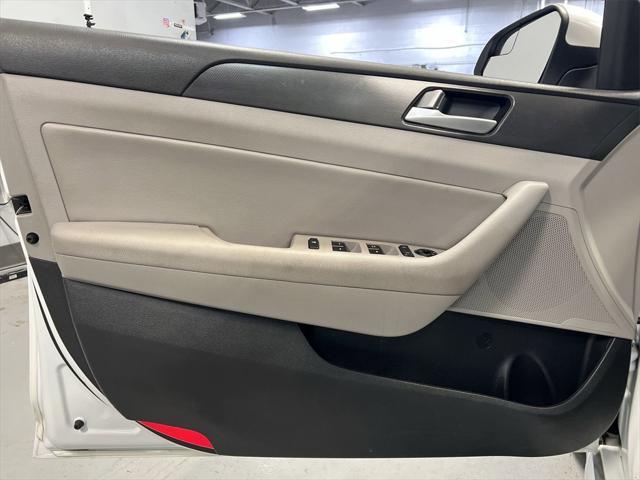 Photo of 2017 White Hyundai SONATA