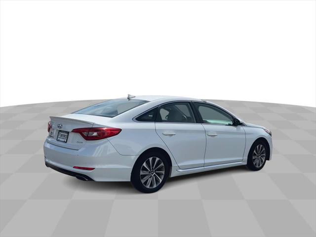 Photo of 2017 White Hyundai SONATA