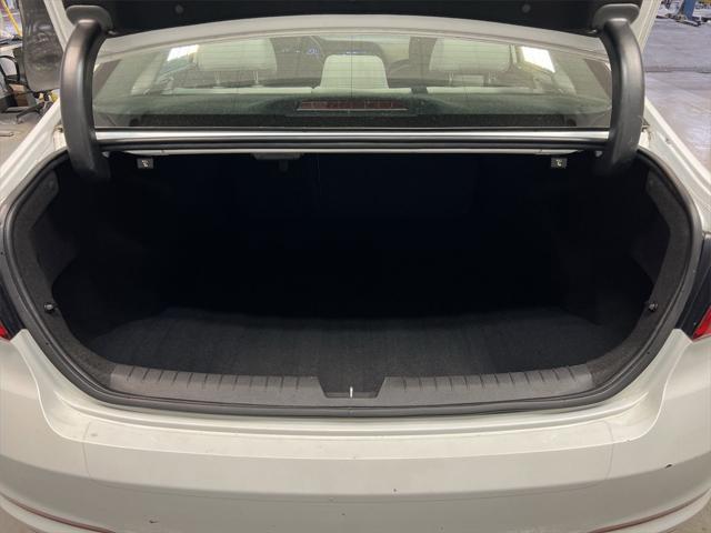 Photo of 2017 White Hyundai SONATA