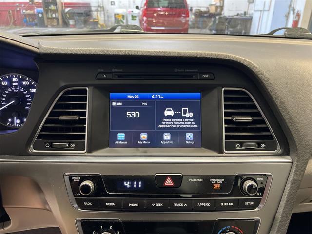 Photo of 2017 White Hyundai SONATA