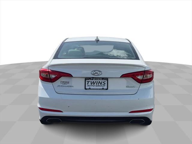 Photo of 2017 White Hyundai SONATA