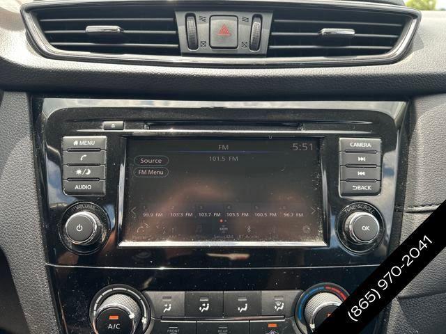 Photo of 2018 Glacier White Nissan Rogue